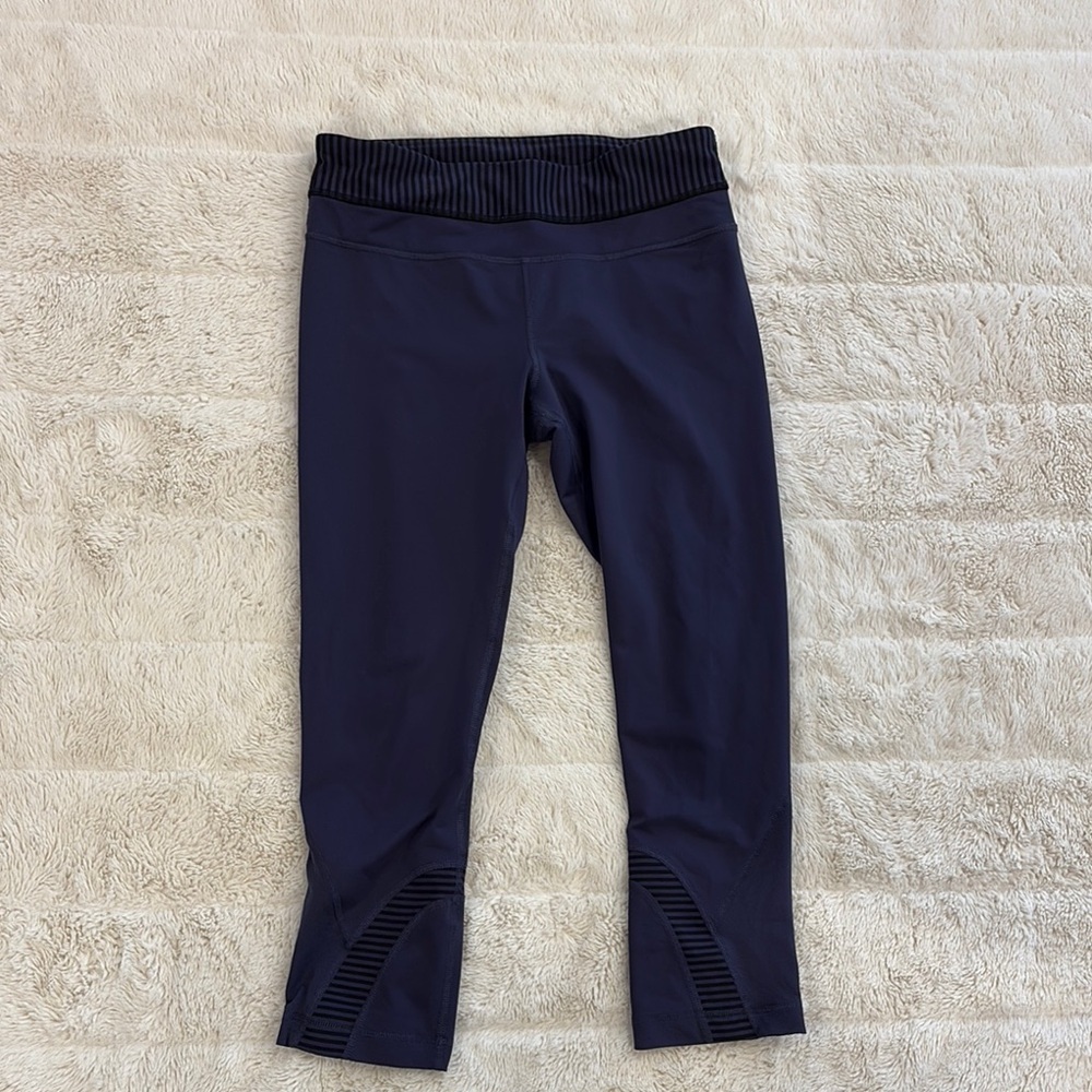 Lululemon athletica deep purple crop Leggings size 6